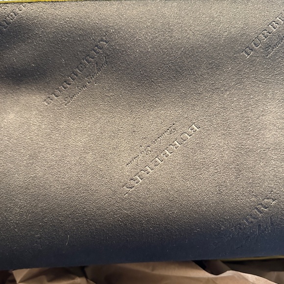 💙💛GORGEOUS Leather Burberry Messenger Bag💛💙 - Picture 6 of 10